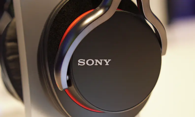 The MDR-1ABT has plenty of new functions like a touch panel in the right earcup that can control volume and music controls.
