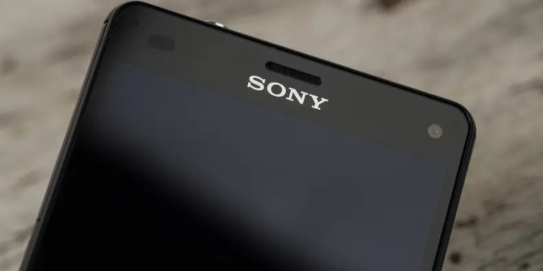 A photograph of the Sony Xperia Z3 Compact's earpiece.