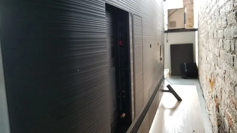 Samsung Q8 TV Ports