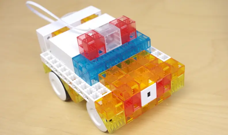 One of the first robots you can build with KOOV is a police car with a siren that can avoid bumping into objects.