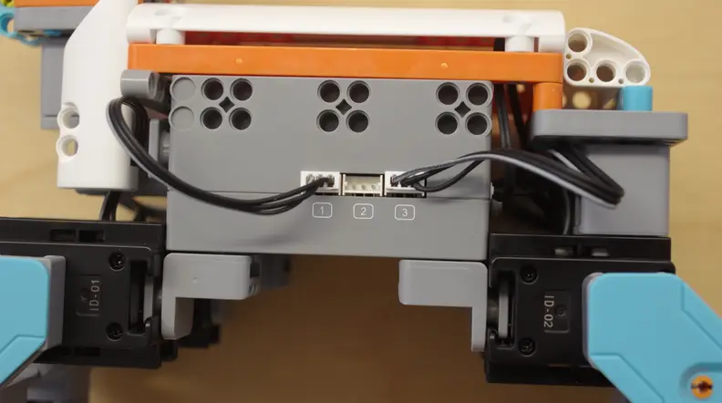 The servos on the JIMU Robots Muttbot robot