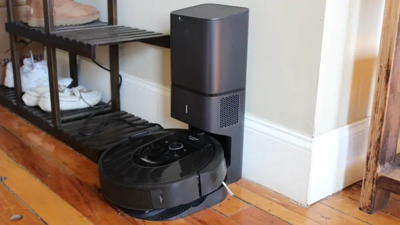 iRobot i7+ with base