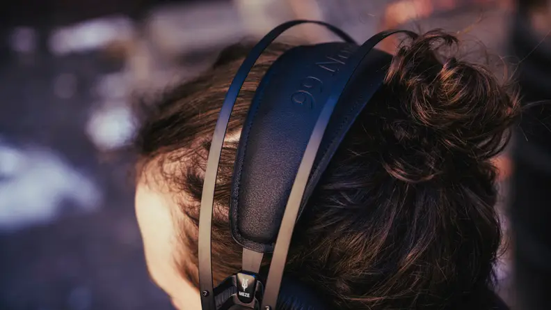 The 99 Noirs feature a suspension headband system meaning they fit nearly perfectly every time.