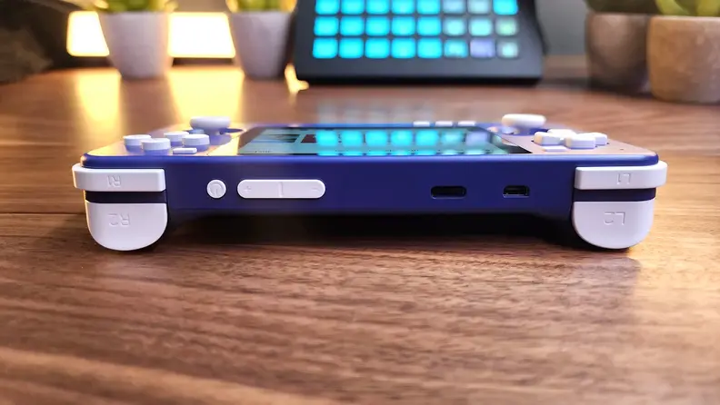 A view of the Retroid Pocket 2S handheld from the front showcasing the triggers and bumpers.