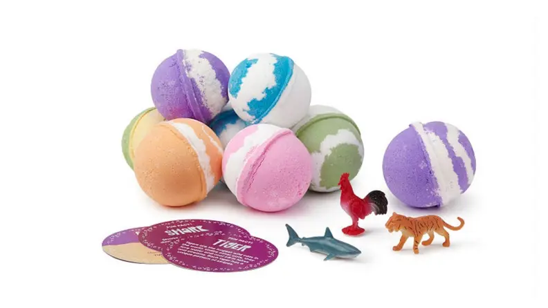 A set of five bath fizzies with animals
