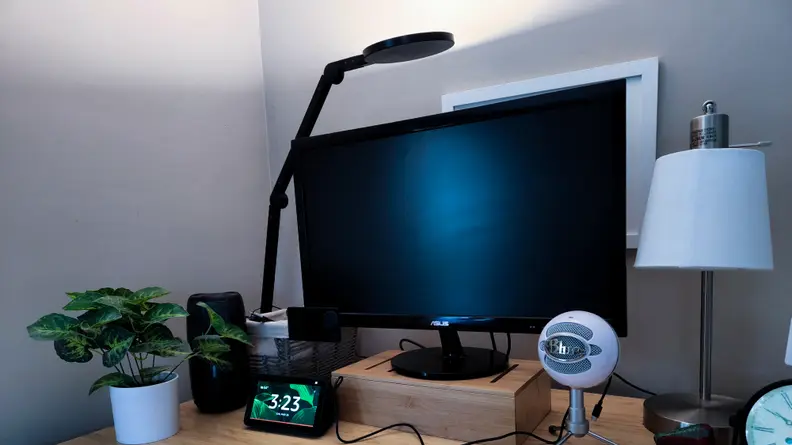 An LED Light from Lume Cube facing up