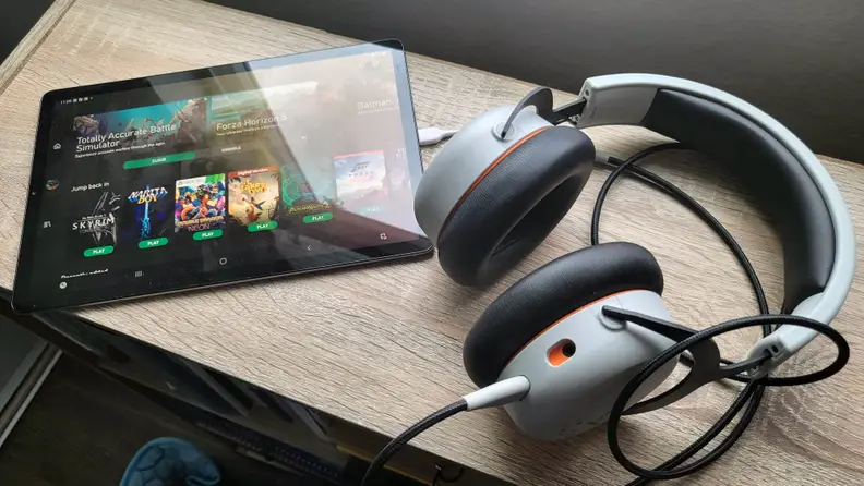 The Beyerdynamic MMX 150 plugged into a tablet