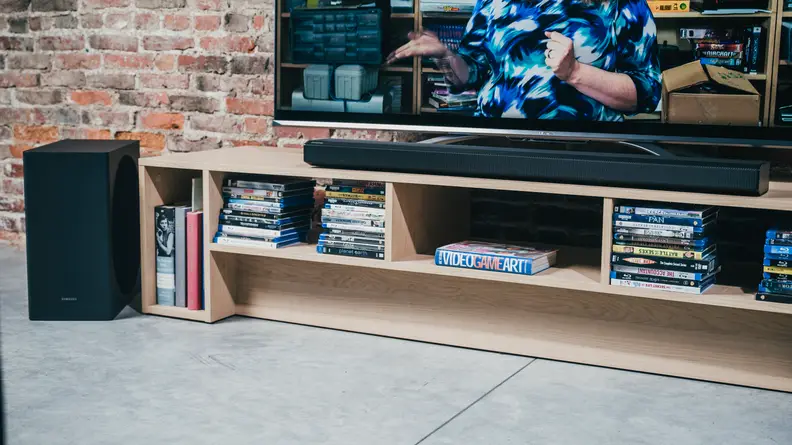 Samsung HW-Q800T soundbar front 2