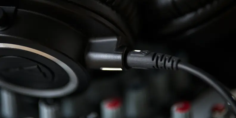 A photo of the Audio Technica ATH-M50x.