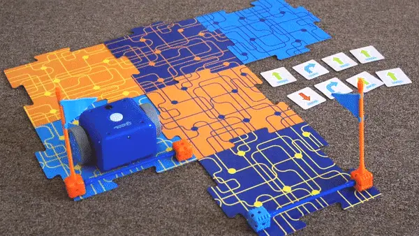 One type of challenge is to have Botley navigate from one end of a maze to another without falling off the colored play tiles.