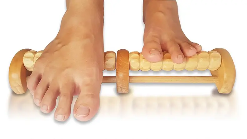 This foot massager is designed to relieve foot discomfort with a massage-life action.
