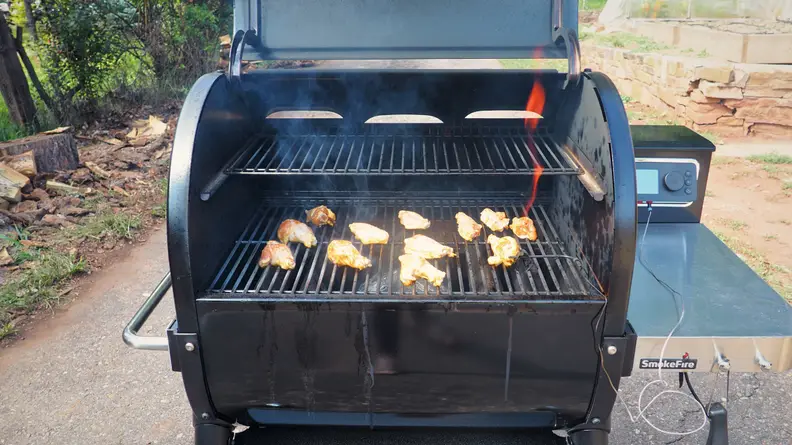 Cooking chicken wings on Weber SmokeFire EX4