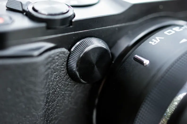 The front command dial really comes in handy for manual controls and focusing.