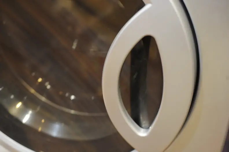We prefer lips to handles, but the Marathon's door is serviceable.