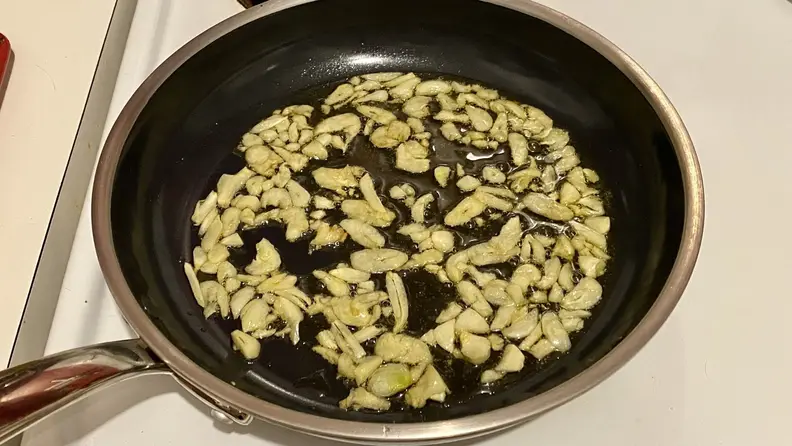 The GreenPan premiere cooked garlic evenly without burning it over medium-low heat.