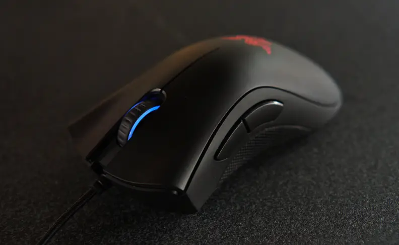 The Deathadder Chroma is fairly standard for a gaming mouse, but it does still have five buttons, two of which can be customized.