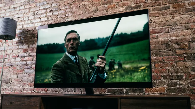 The Samsung QN85A displaying 4K/HDR content