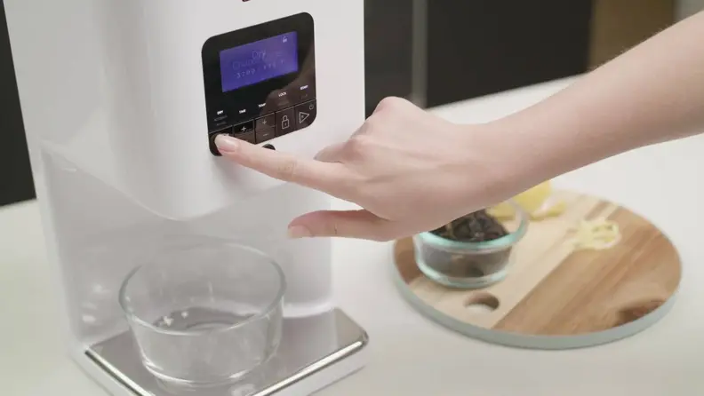 The Levo II is an easy-to-use oil infusion machine.