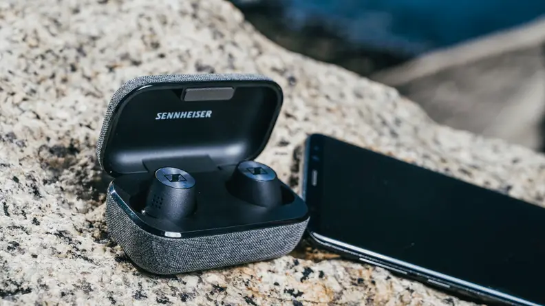 Sennheiser Momentum TW 2 case phone 2