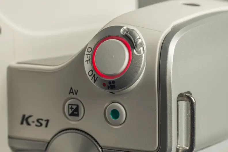 A photograph of the Pentax K-S1's indicator light.