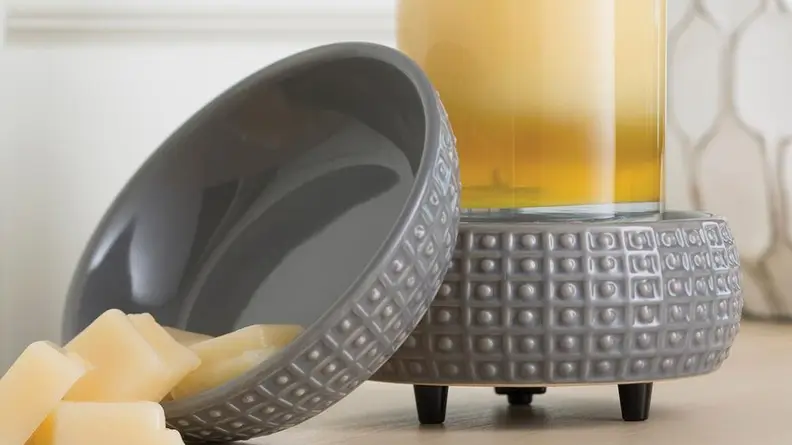 You can use this wax warmer with wax melts or candles.