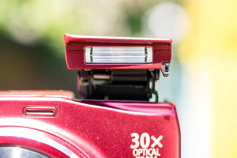 In case of low light emergencies, a flash can pop up from the top of the body.