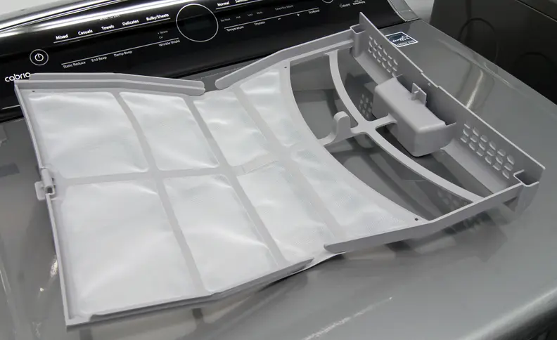 To clean the Whirlpool Cabrio WED8500DC's lint trap, you have to flip it open.