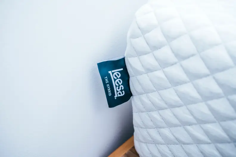 the corner of the leesa hybrid with the tag poking out