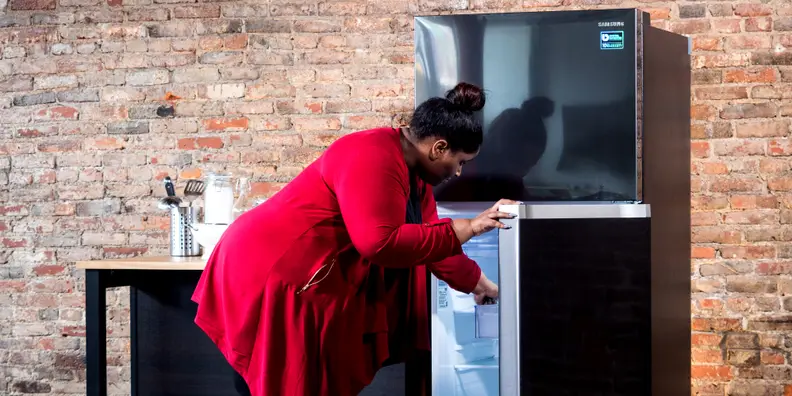 The Samsung RT18M6215/AA refrigerator