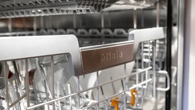The Miele G 7566 middle rack logo
