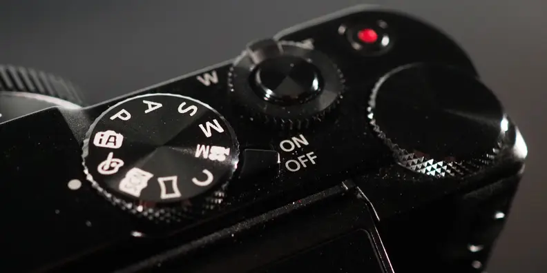 Panasonic Lumix LX10 top controls
