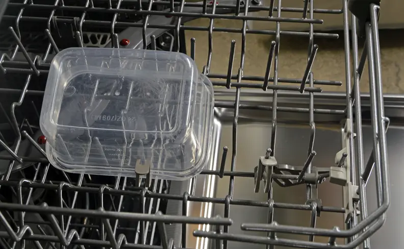 Tupperware clip on a Kenmore
