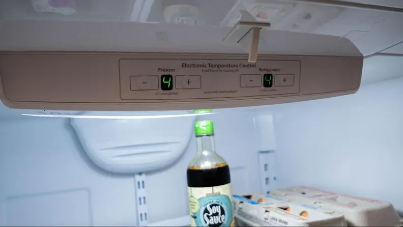 The freezer's thermostat settings.
