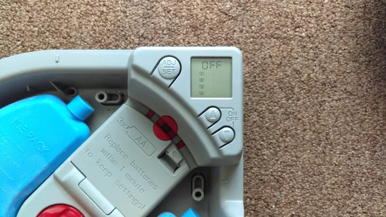 The timer for the Cat Mate C500 lets you set up to four meal times, with increments of 10 minutes.