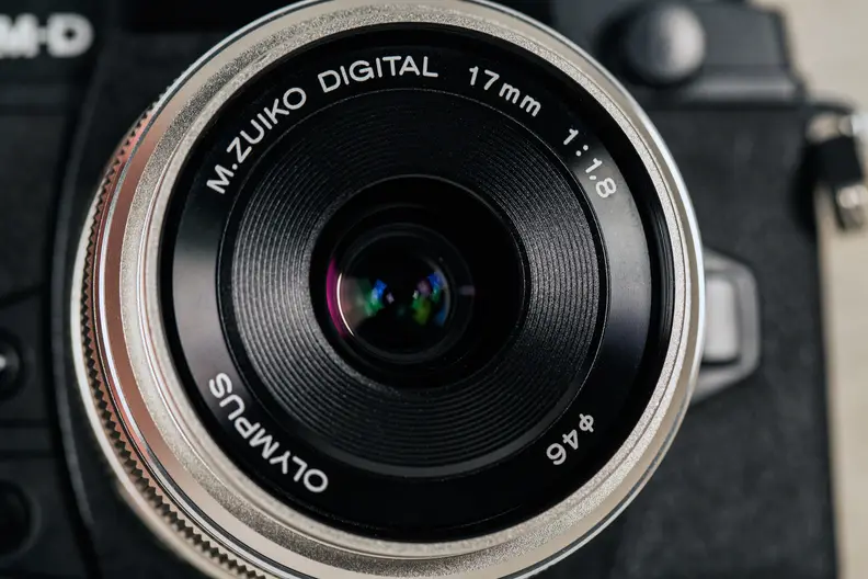 Despite the small front element, this lens boasts an impressive f/1.8 max aperture that lets in plenty of light.