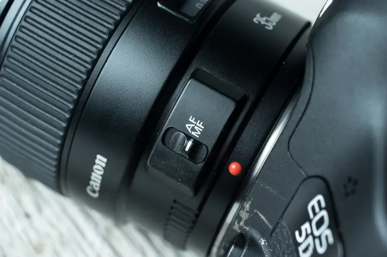 Unlike some newer lenses, the 35mm f/1.4L doesn't provide a setting for manual focus override while using autofocus.
