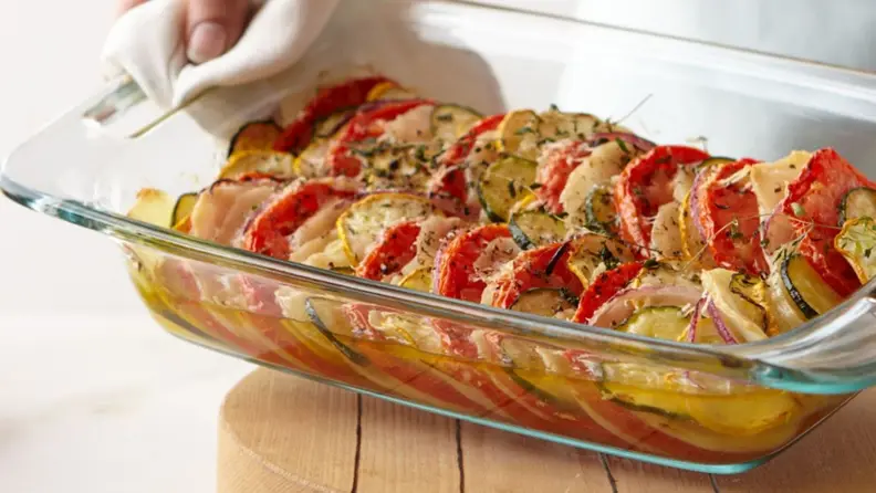 A Pyrex glass casserole dish filled with vegitables