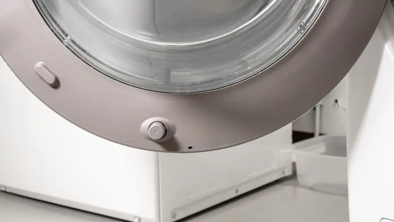 This magnetic stopper keeps the door ajar, helping to prevent mildew and mold from forming in the gasket.