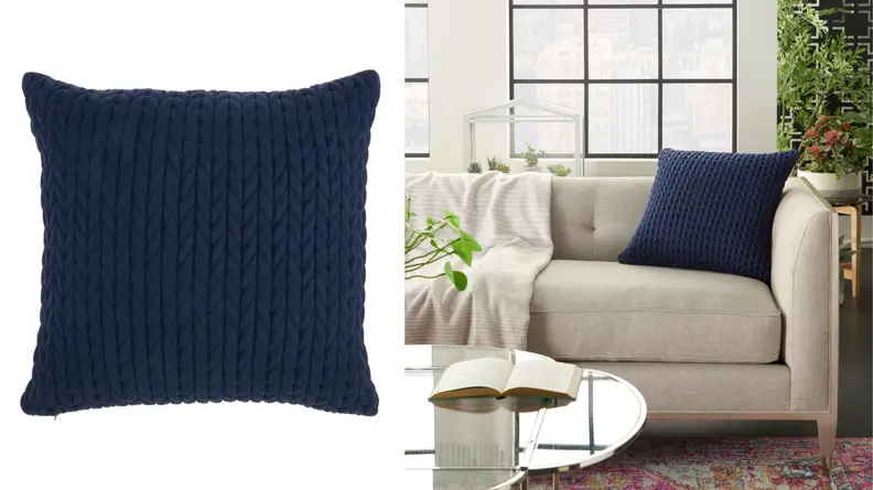 Knit pillow