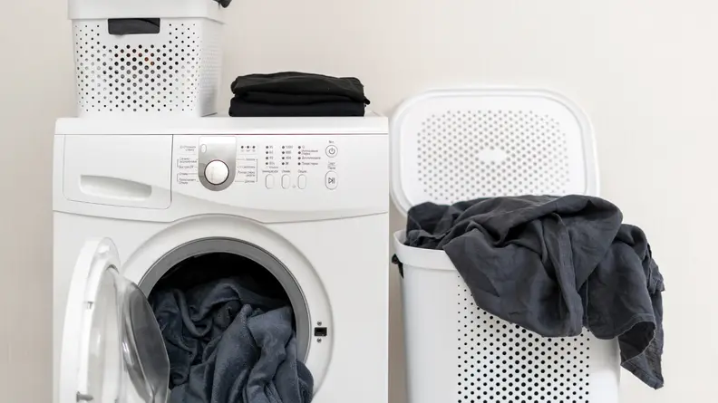Washing machine with blankets