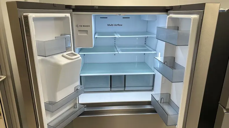 A photo of the interior of the Hisense HRM260N6TSE's refrigerator compartment.