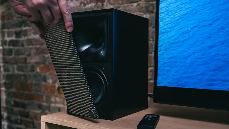 Klipsch The Fives grill off
