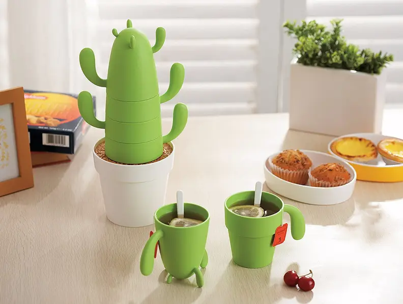 These fun mugs make a cactus when you stack them.