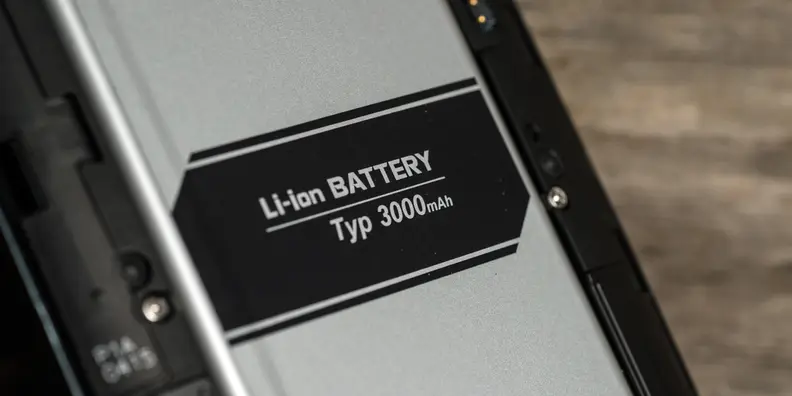 The G4 has a 3,000mAh battery, which is great. Even better? It's removable if you need a spare.
