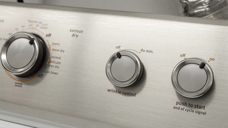 The knobs on the Maytag MEDC465HWmake the controls very easy to use.