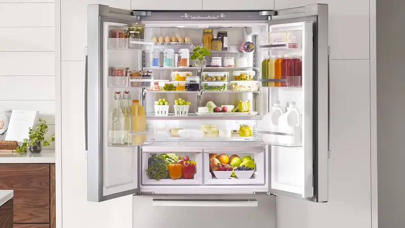 The B36CT80SNS has a stainless steel back wall, which gives the fridge an interesting, high-class, industrial vibe.