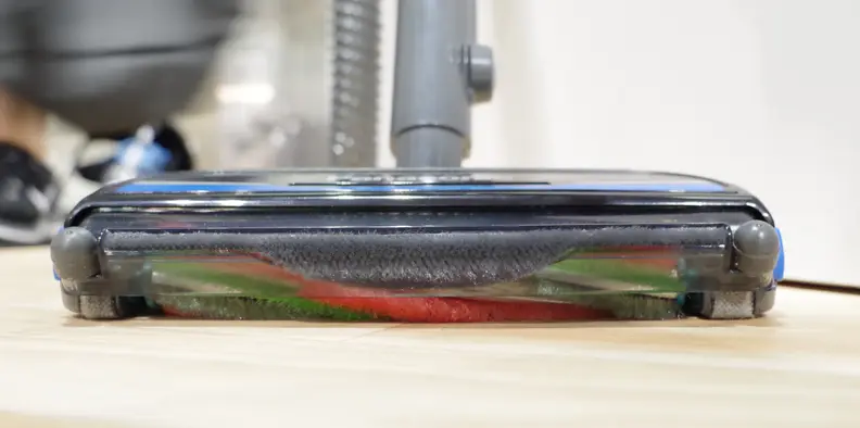 The brush head can swing up when pressed against vertical surfaces.