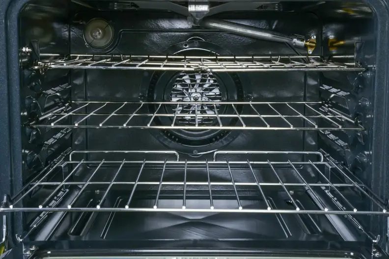 The Frigidaire FGGF3054MF features an Effortless rack and a SpaceWise half rack.