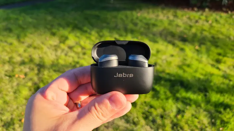 Jabra Elite 85t buds open case