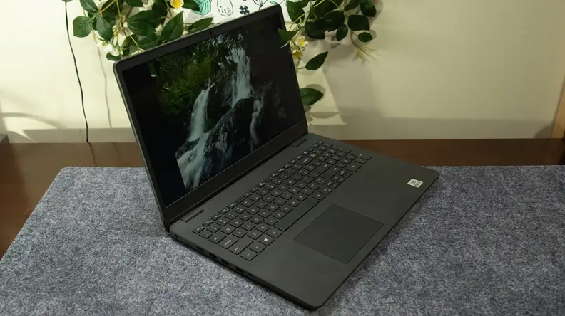 Three-quarters view of the laptop